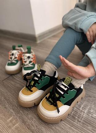 Кросівки на весну/осінь