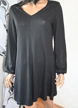 Чорна сукня жатка з v образним вирізом4 фото