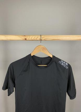 Спортивная компрессионка adidas tech fit