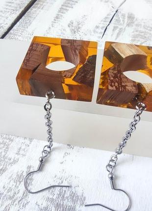 Сережки з епоксидної смоли та дерева, оригінальні сережки ручної роботи у подарунок дівчині8 фото