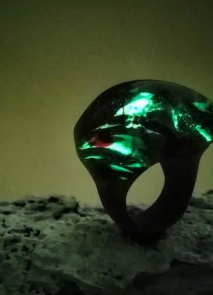 Деревянное кольцо с эпоксидной смолой - подарок девушке ручной работы, светящееся кольцо6 фото