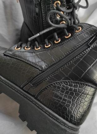 Ботинки new look черные эко кожа крокодил ботинки на молнии и шнурках под крокодила массивные ботильоны челси с шнурками8 фото