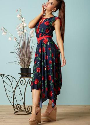 Летнее длинное асимметричное платье без рукавов с красными цветами. темно-синее s-m3 фото