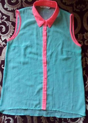 Яскрава літня блузка