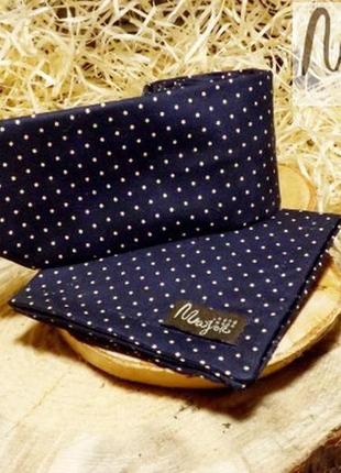 Набор галстука с нагрудным платком темно-синего цвета в горошек1 фото