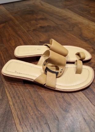 Шкіряні шльопанці