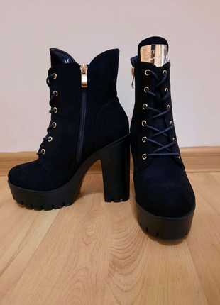 Женские черные ботинки3 фото