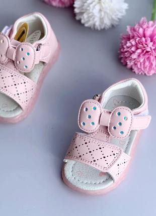 Босоніжки на дівчинку з мигалками