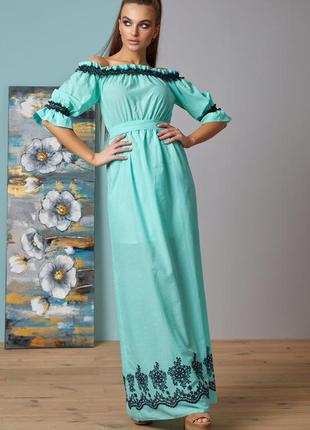 Летнее платье-сарафан с открытыми плечами. однотонное с узорами. бирюзовое  xxl-3xl