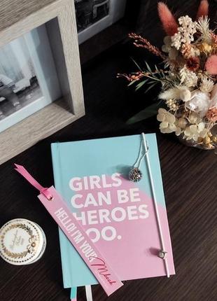 Блокнот "girls can be heroes too" бирюзово-розовый2 фото