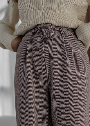 Теплые штанишки с пояском в комплекте в принт елочка6 фото