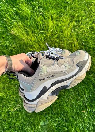 Balenciaga triple s v1 beige black white