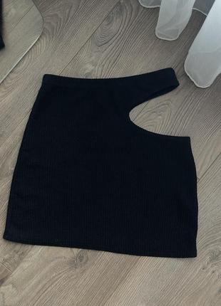 Черная мини юбка с вырезом, асимметричная юбка5 фото