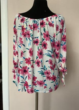 Нежная женская блуза в цветы4 фото