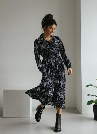 Летнее закрытое платье миди с цветочным принтом. черное s-m3 фото
