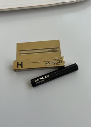 Міні туш hourglass unlocked ультра чорна 2.7g