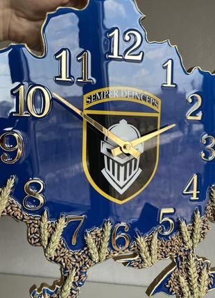 Годинник мапа україни з індивідуальним дизайном, з епоксидної смоли3 фото