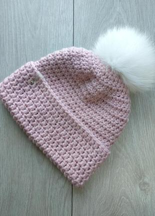 Теплая розовая шапочка с белым помпоном. ручная работа.2 фото