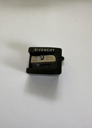 Точилка для олівців живанши