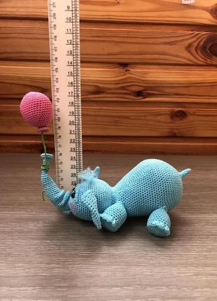 Связанная крючком нтер&lt;unk&gt; ерная игрушка слоник с шариком ручной работы