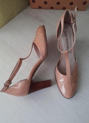 Туфлі лакові