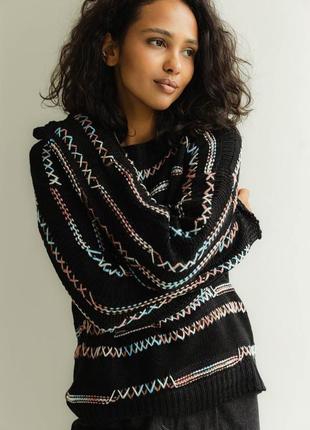 Женский свитер, джемпер, с красивыми вставками из вязки и вышивки. универсальный размер. черный  un