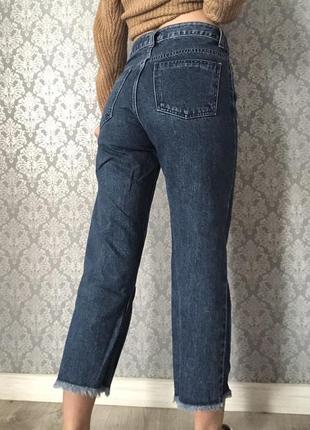 Джинсы джинси укороченные клёш синие с базовые бахромой целые с размер мом скини по фигуре9 фото