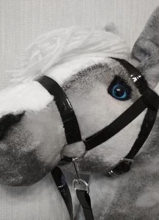 Серая лошадка хоббихорс на палочке hobby horse с голубыми глазами  для детей от 3 лет3 фото