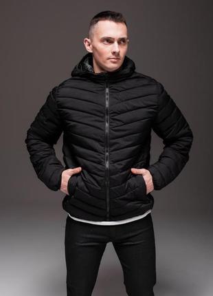 Черная утепленная стеганая куртка съемный капюшон