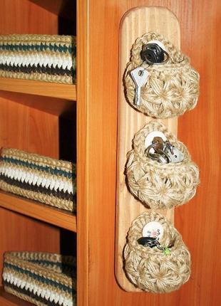 Ключница с подвесными корзинками из джута органайзер кашпо4 фото