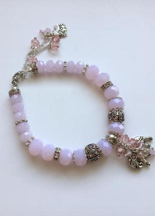 Розовый браслет из бусин чешского хрусталя с подвеской