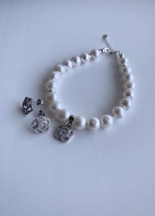 Серебряный комплект браслет и серьги из белоснежного жемчуга высокого качества "белые розы"1 фото