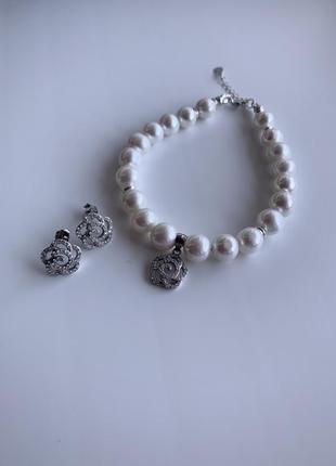 Серебряный комплект браслет и серьги из белоснежного жемчуга высокого качества "белые розы"3 фото