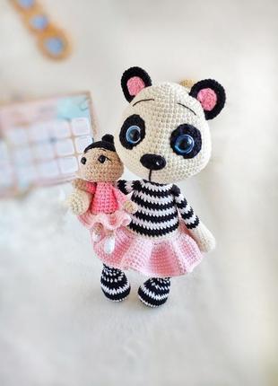 В'язана іграшка панда дівчинка у спідниці, з балериною1 фото