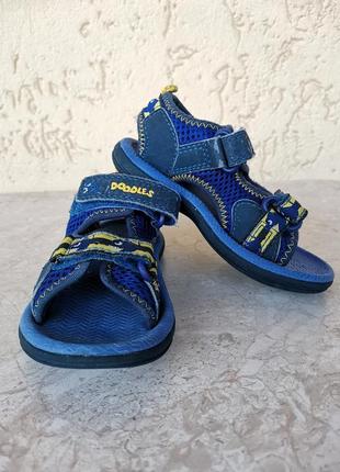 Летние сандалии для мальчика clarks в отличном состоянии