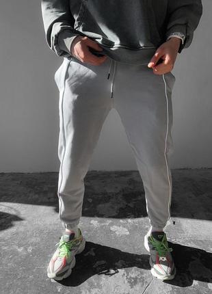 Демисезонные спортивные брюки с рефлективными вставками7 фото