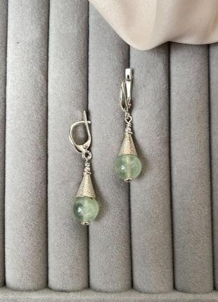Серебряные серьги галлея с зеленым пренитом, женские сережки с натуральным камнем