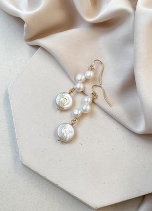 Довгі золоті сережки з перлинами, жіночі кульчики з перлинами бароко3 фото
