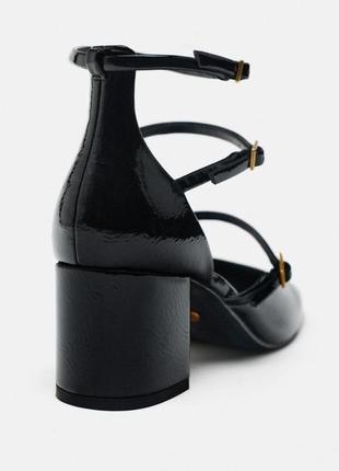 Стильные лаковые туфли на широких каблуках с пряжками zara зара4 фото