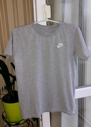 Футболка nike р.xs-s