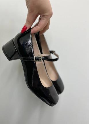 Кожаные женские лаковые туфли на каблуке мери джайн из натуральной кожи6 фото