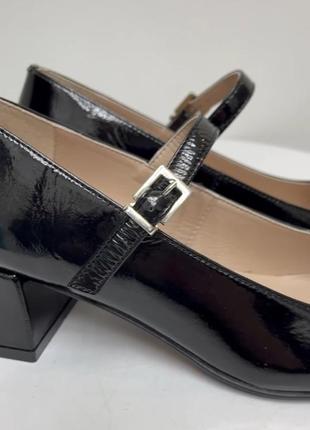 Кожаные женские лаковые туфли на каблуке мери джайн из натуральной кожи4 фото
