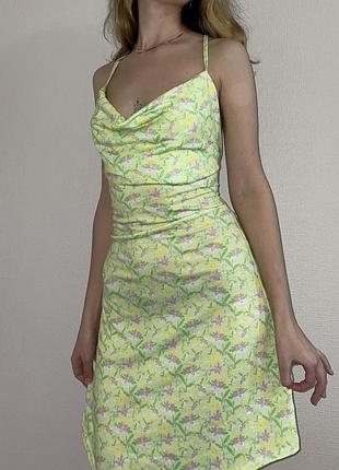 Зелена літня сукня