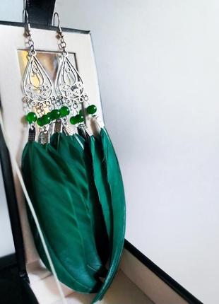 Зелені сережки з пір'ям в стилі бохо