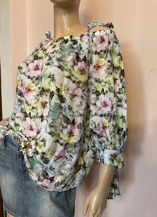 Легкая вискозная блузка в цветы/s/brend sienna2 фото