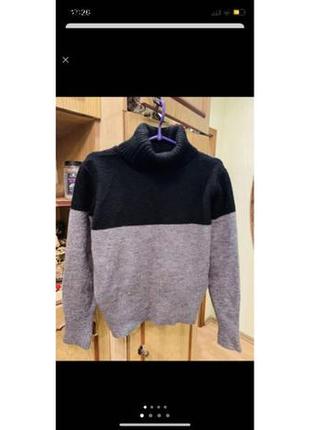 Чёрный серый  полосатый свитер