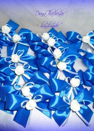 Бутоньерки для гостей в синем цвете
