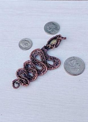 Підвіска у вигляді змії з лабрадоритом, змія з мідного дроту,захисний амулет1 фото