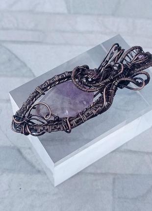 Жіночий бузковий кулон.фіолетовий аметист, обгорнутий мідним дротом4 фото