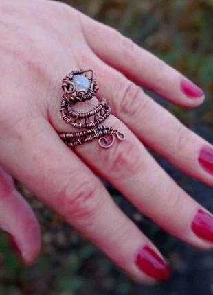 Кольцо с опалитом.медное кольцо-змея с лунным камнем.7 фото